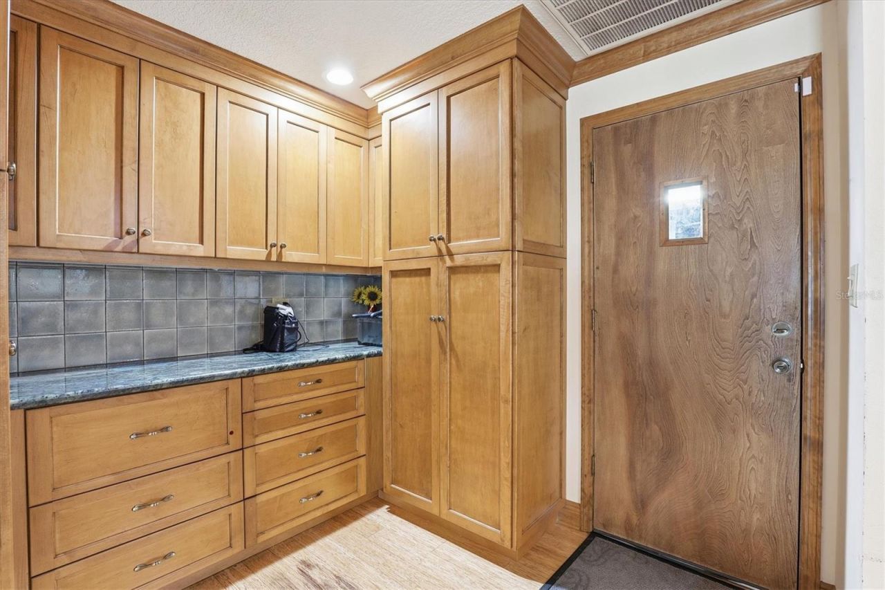 807 W Russell Drive , Plant City, FL 33563 Photo