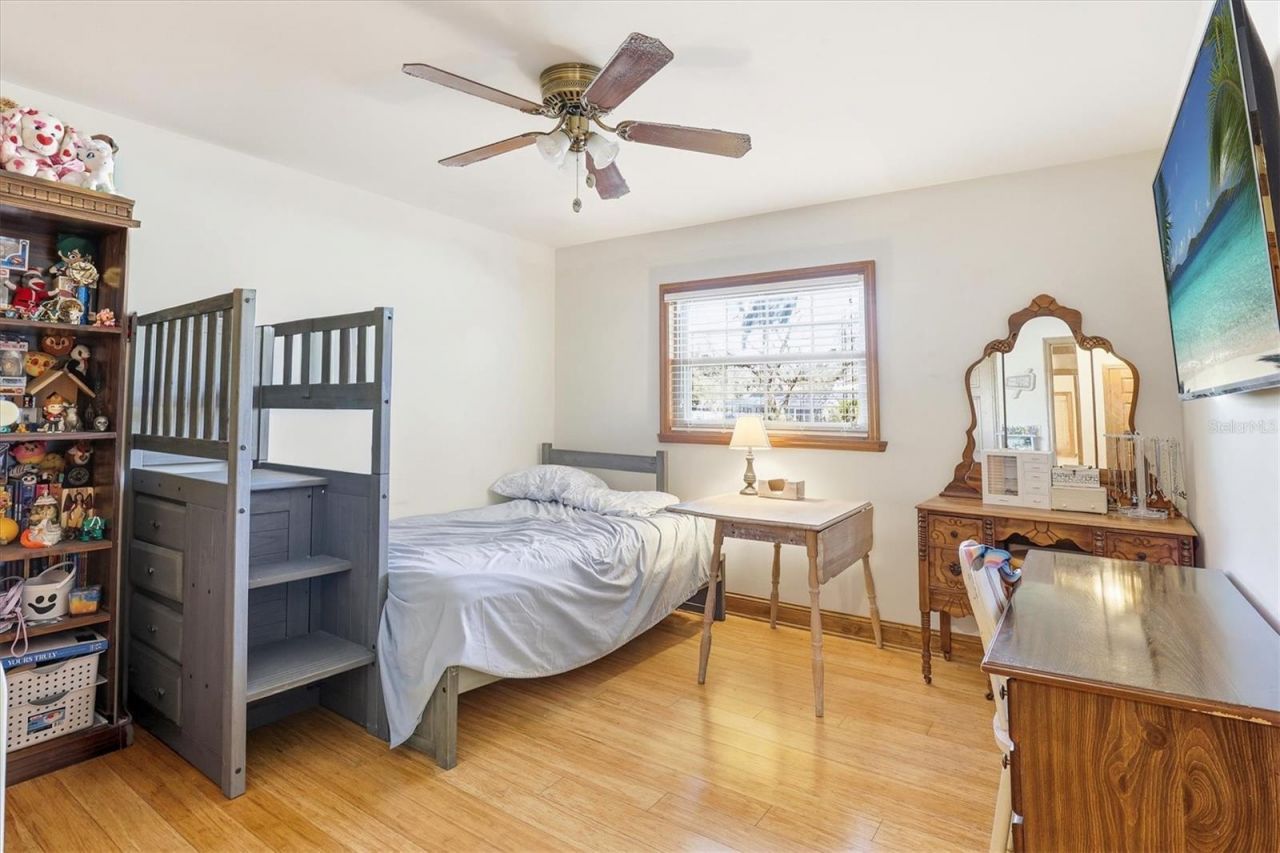 807 W Russell Drive , Plant City, FL 33563 Photo