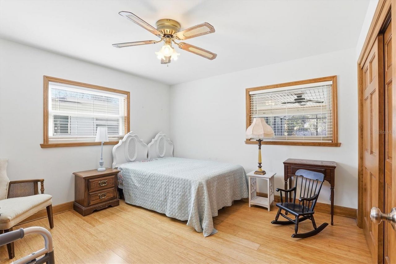 807 W Russell Drive , Plant City, FL 33563 Photo