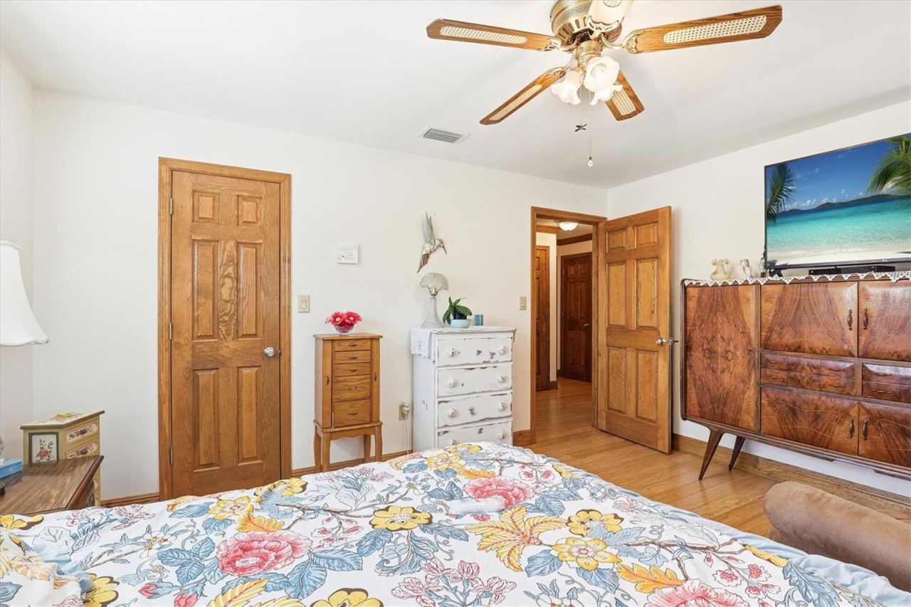 807 W Russell Drive , Plant City, FL 33563 Photo