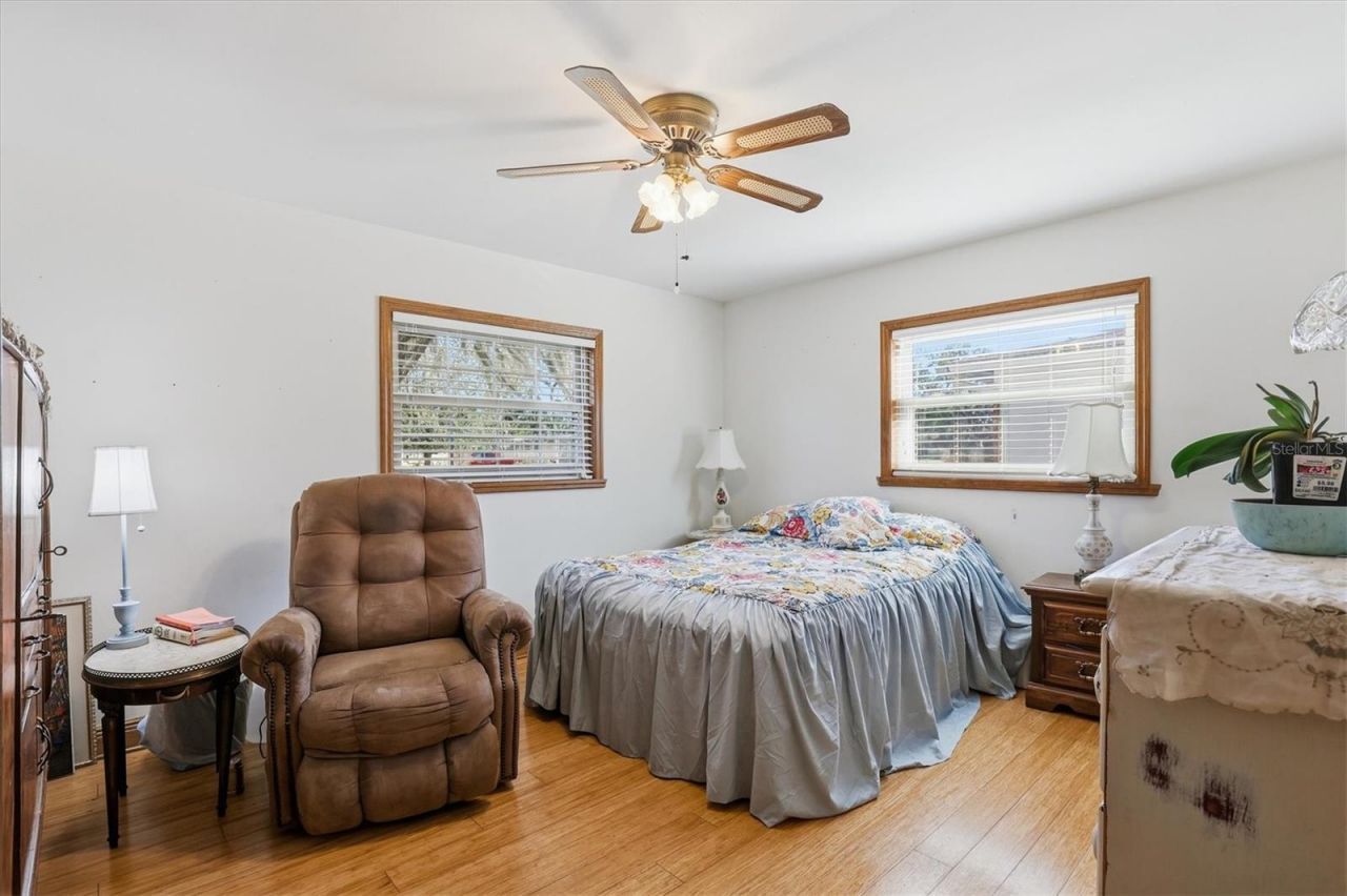 807 W Russell Drive , Plant City, FL 33563 Photo