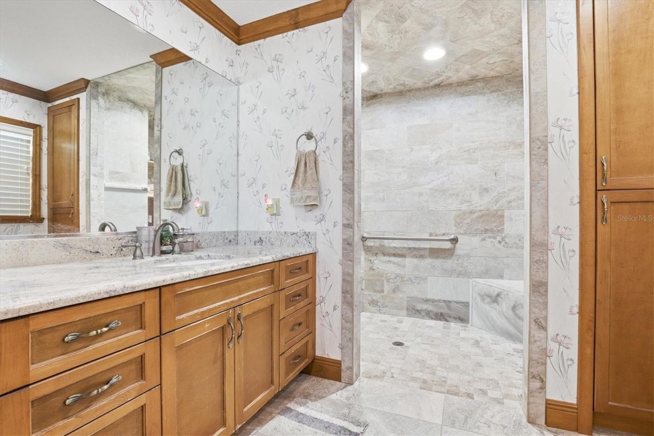 807 W Russell Drive , Plant City, FL 33563 Photo