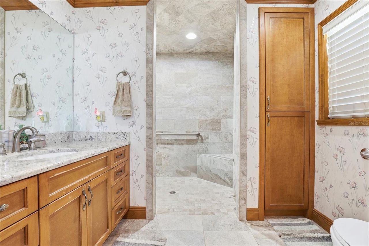 807 W Russell Drive , Plant City, FL 33563 Photo