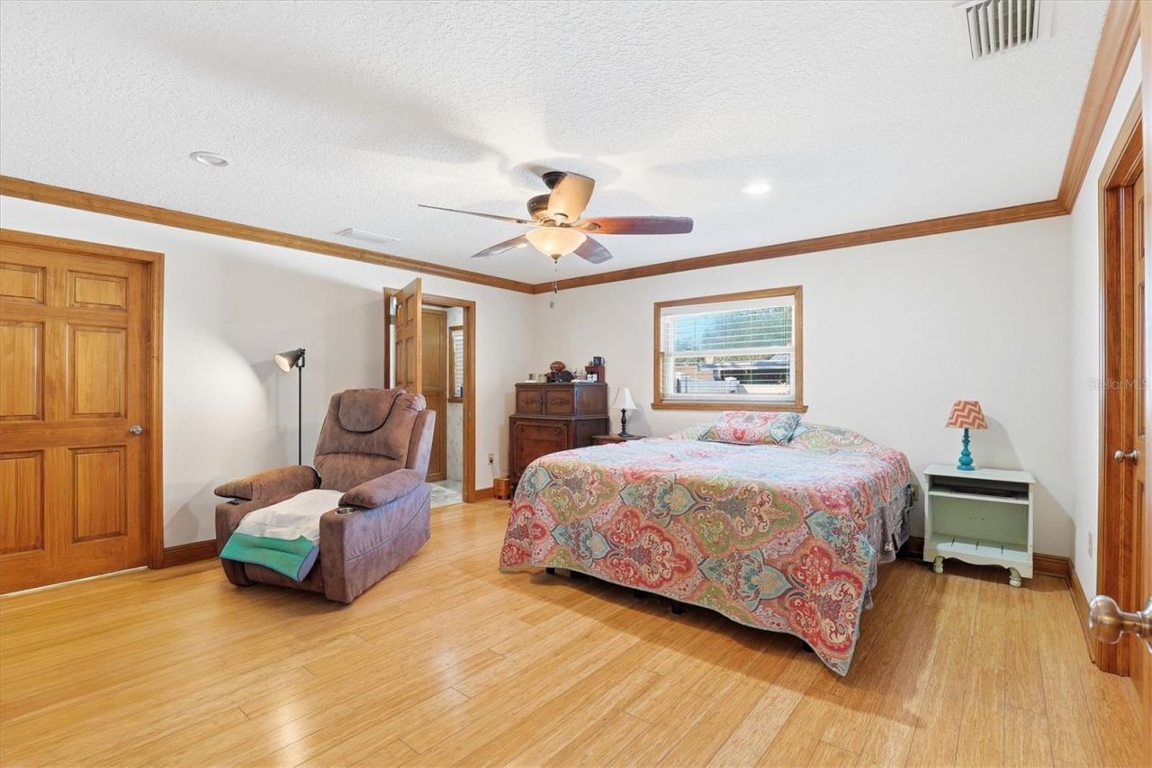 807 W Russell Drive , Plant City, FL 33563 Photo