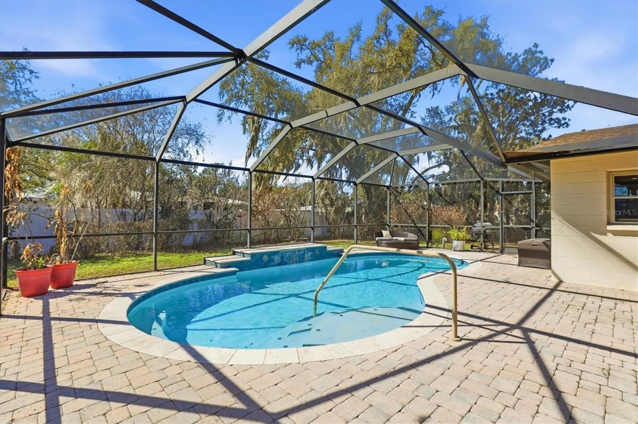 807 W Russell Drive , Plant City, FL 33563 Photo