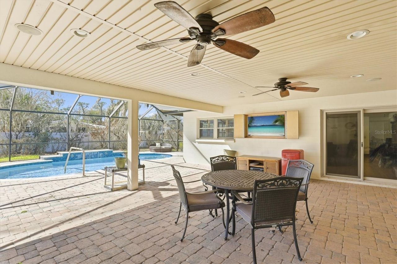 807 W Russell Drive , Plant City, FL 33563 Photo