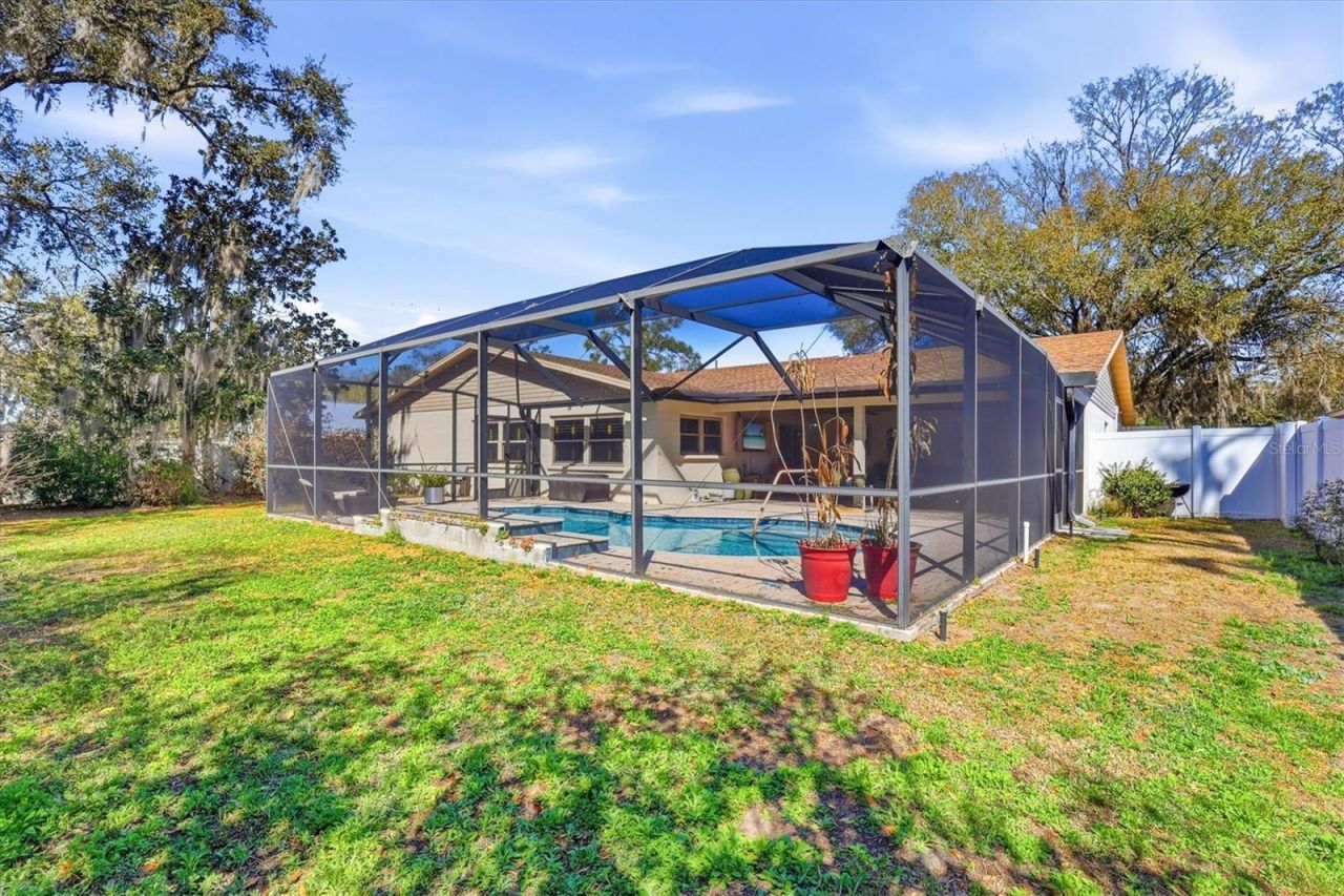 807 W Russell Drive , Plant City, FL 33563 Photo