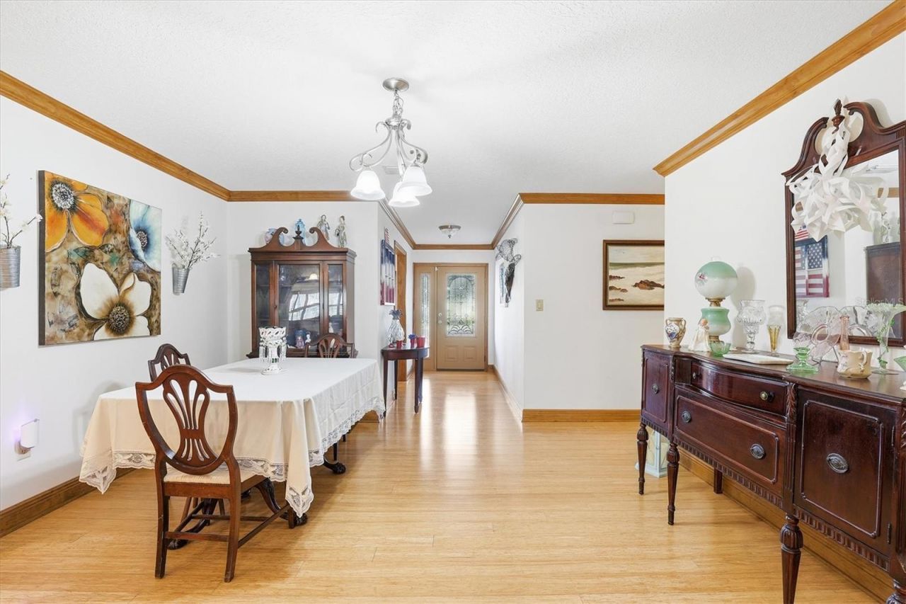 807 W Russell Drive , Plant City, FL 33563 Photo