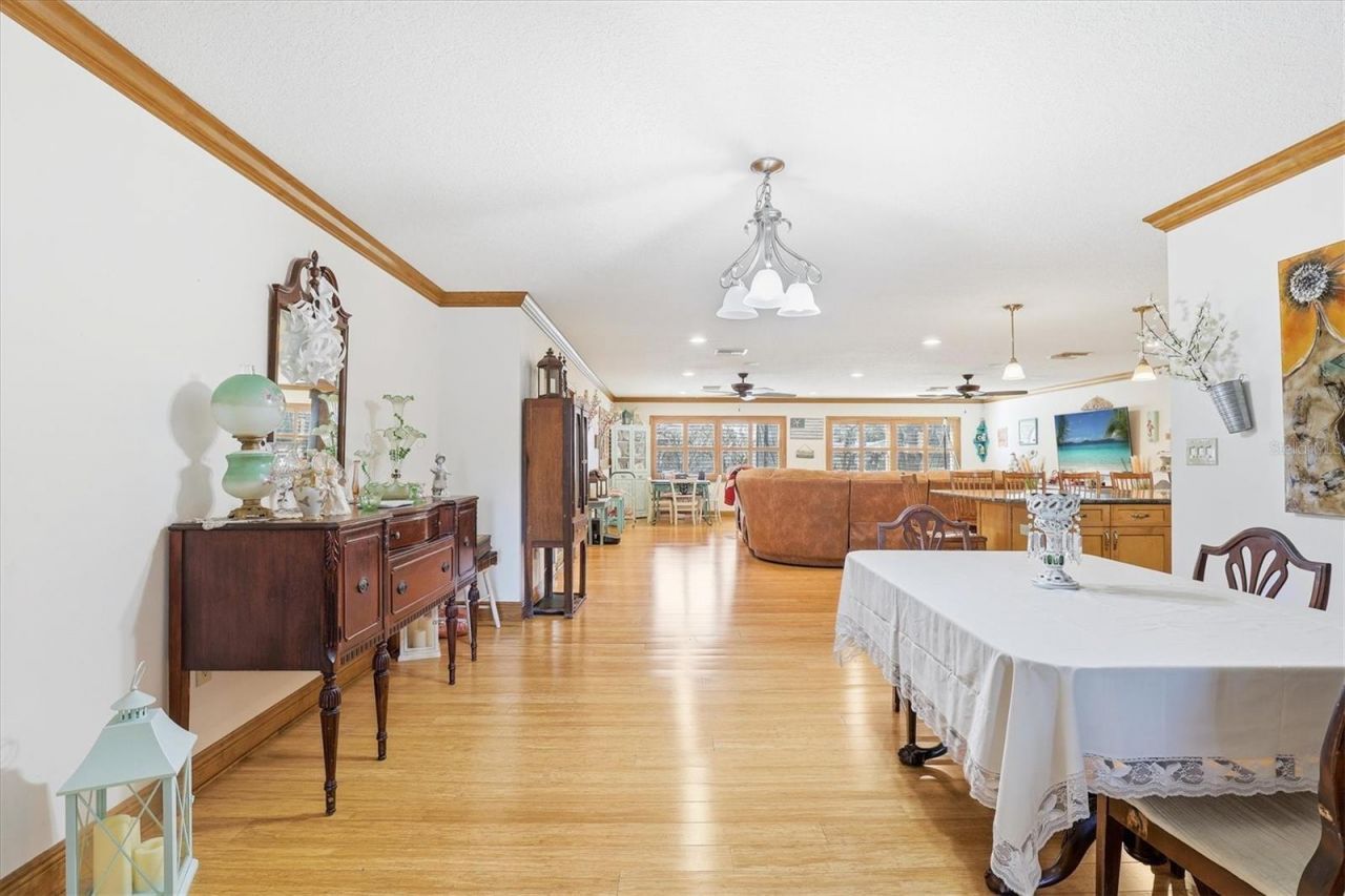 807 W Russell Drive , Plant City, FL 33563 Photo