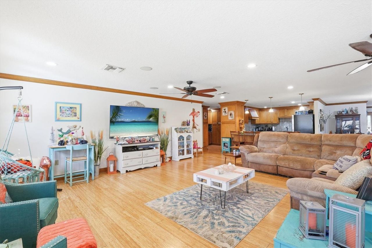 807 W Russell Drive , Plant City, FL 33563 Photo