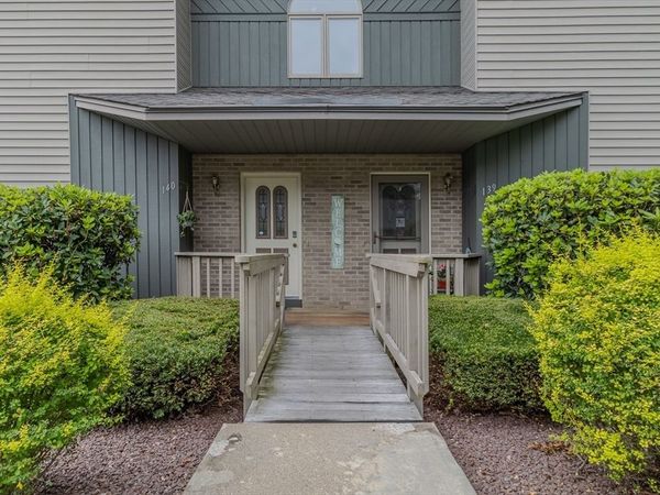 140 Pine Grove Dr, Unit 140, South Hadley, MA 01075