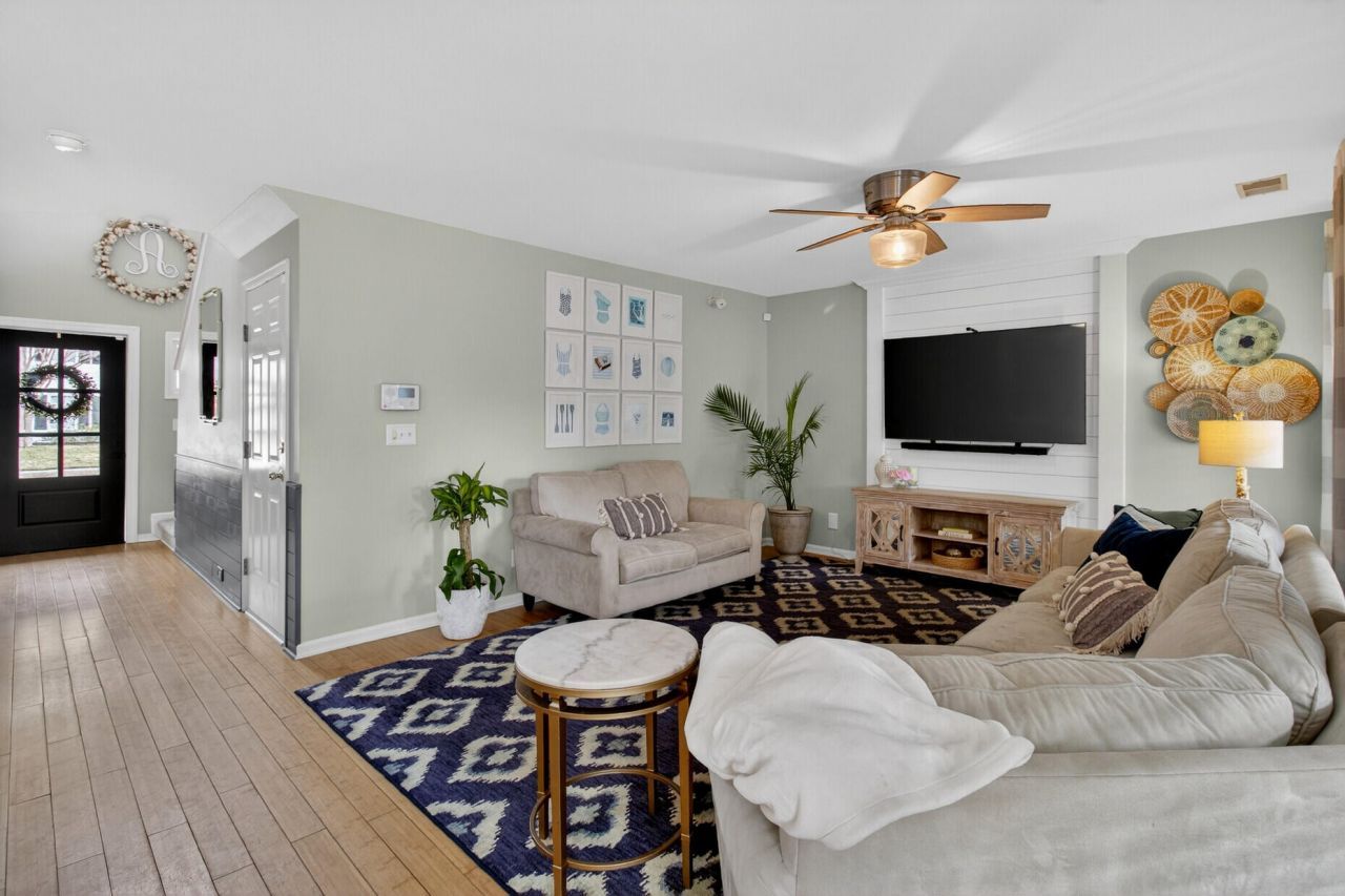 1425 Water Edge Drive Photo 12