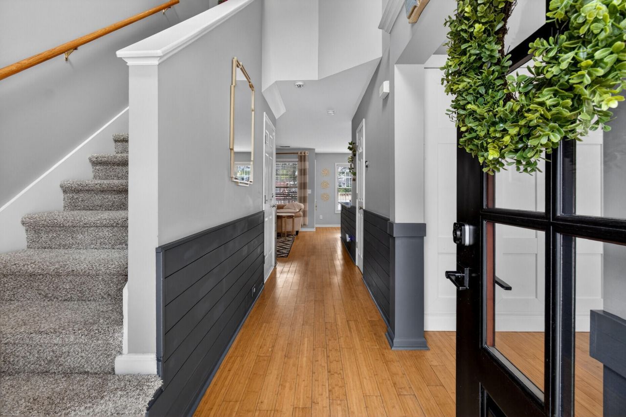 1425 Water Edge Drive Photo 3