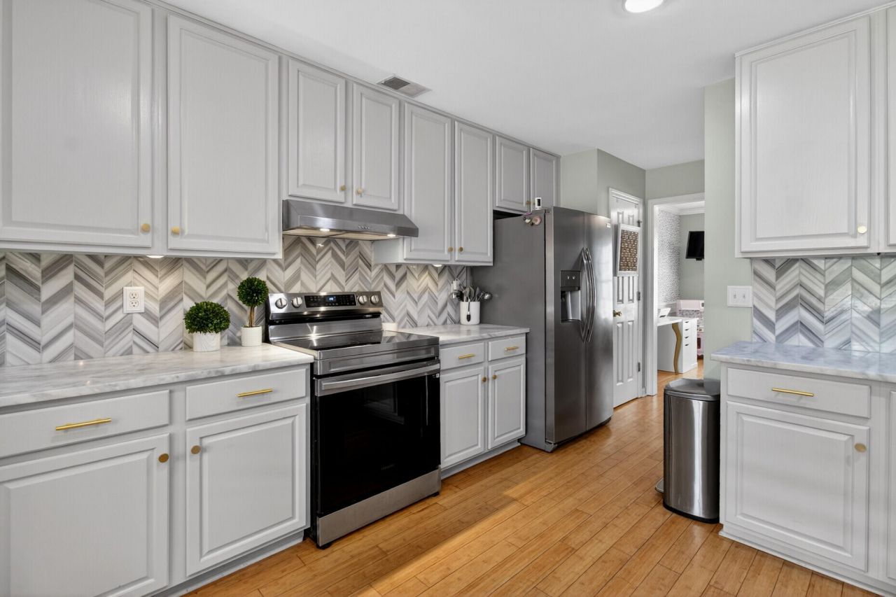 1425 Water Edge Drive Photo 4