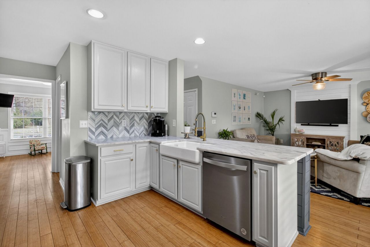 1425 Water Edge Drive Photo 5