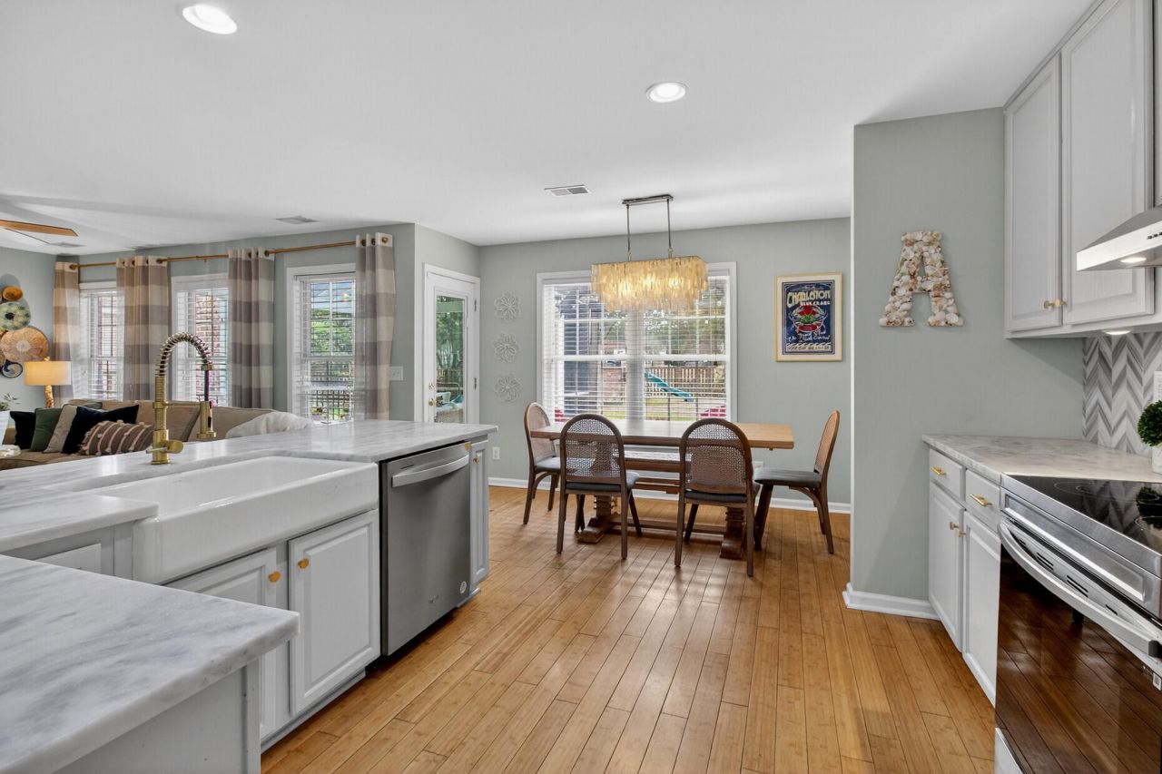 1425 Water Edge Drive Photo 7