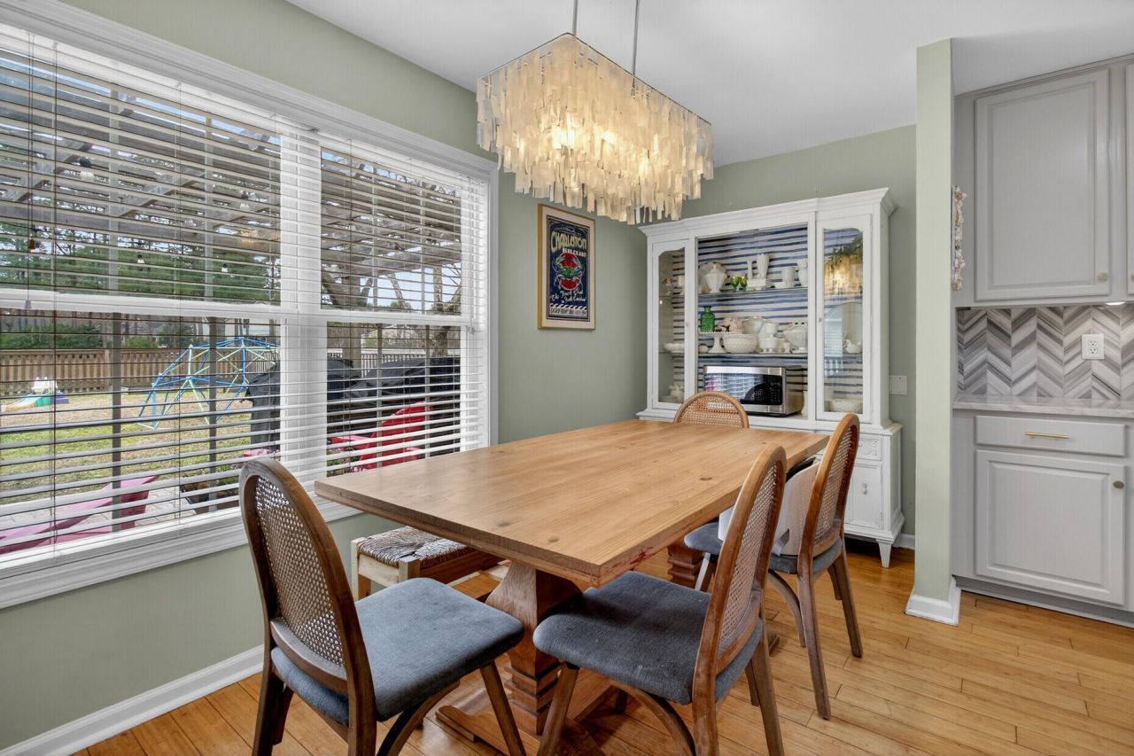 1425 Water Edge Drive Photo 9