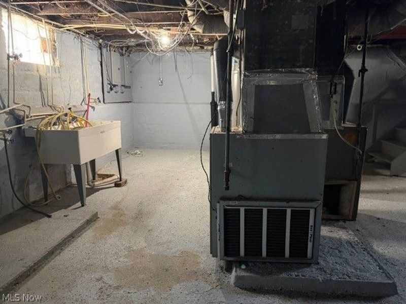 11304 Forest Avenue, Cleveland, OH 44104 Photo 31