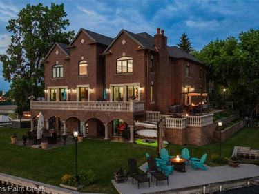 328 S Broadway Street, Lake Orion Vlg, MI 48362