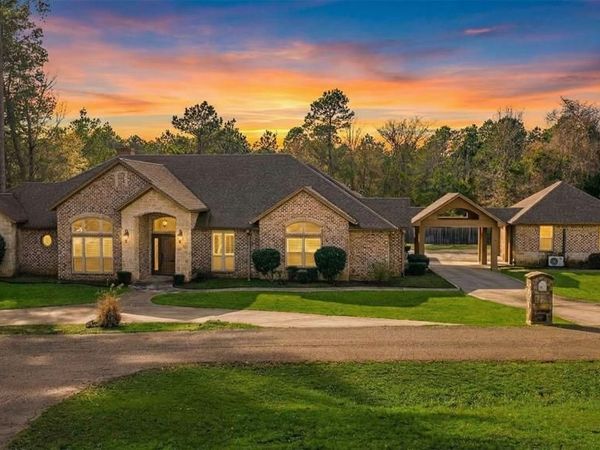 408 Gifford Avenue, Daingerfield, TX 75638