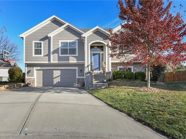 9004 SW 9th Terrace Court, Blue Springs, MO 64064