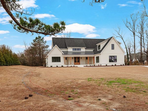 2827 Landing Circle, Grimesland, NC 27837