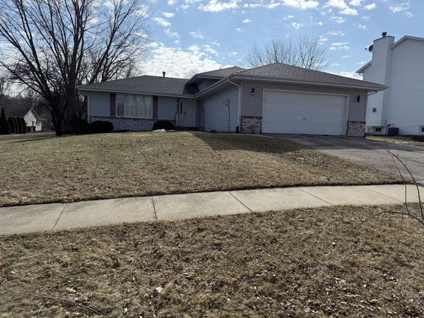 2215 Wheatland Terrace, Freeport, IL 61032