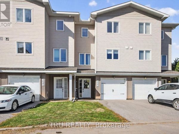 2642 Palings Private, Ottawa, ON K1T4A4