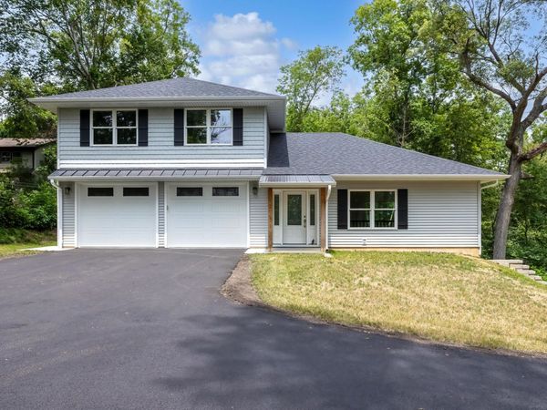 3303 Valley Drive, Geneseo, IL 61254