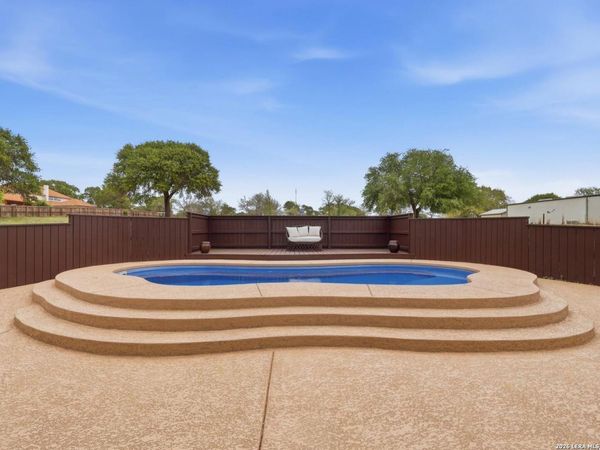 603 Sunshine Meadow, Adkins, TX 78101