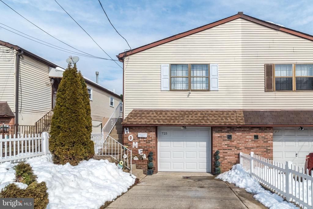 725 Brighton Street, Philadelphia, PA 19111 Main Photo