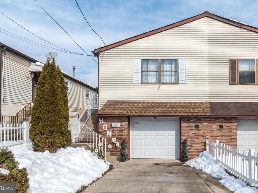 725 Brighton Street, Philadelphia, PA 19111 Main Photo