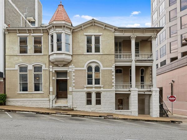 109 E 10th ST, Austin, TX 78701