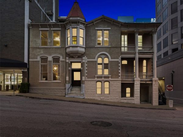 109 E 10th ST, Austin, TX 78701