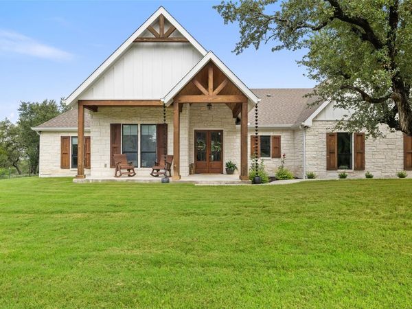 210 Levon LN, Burnet, TX 78611