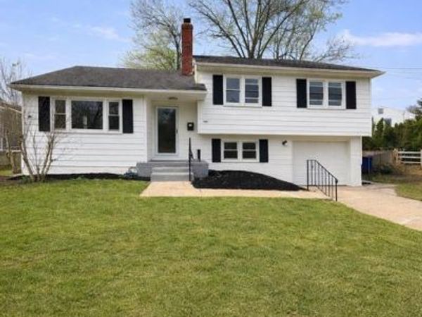 102 DAWN DRIVE, MOUNT HOLLY, NJ 08060