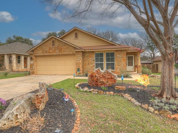 2210 Meadow View DR, San Marcos, TX 78666