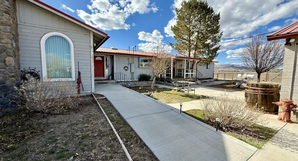 30 E Tognoli Lane, Yerington, NV 89447 Photo