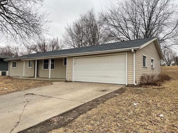 516 N OLIPHANT ST, West Branch, IA 52358