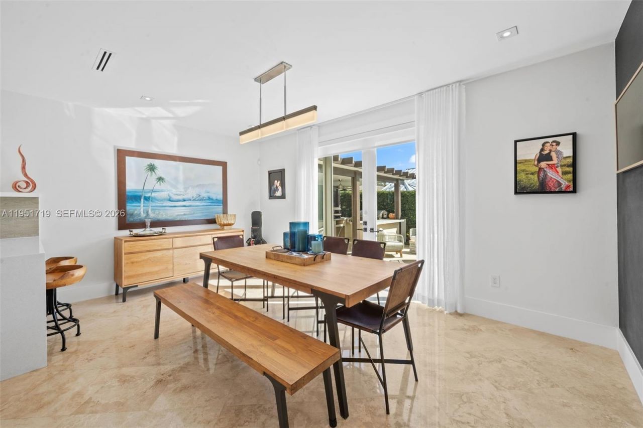 6061 SW 13th St , West Miami, FL 33144 Photo