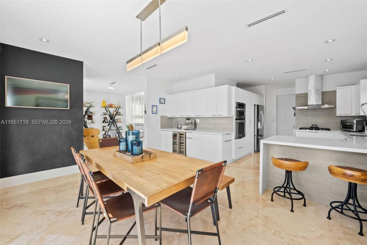 6061 SW 13th St , West Miami, FL 33144 Photo