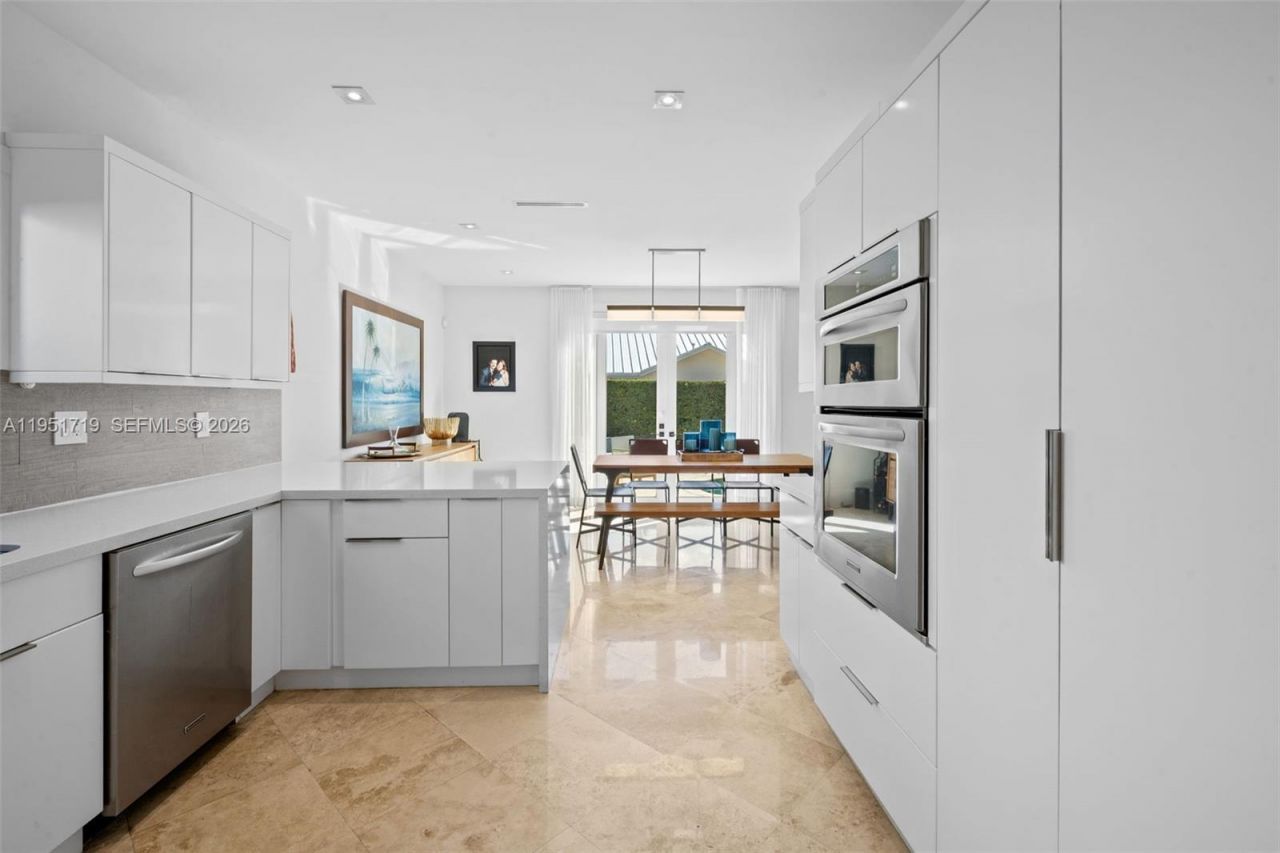 6061 SW 13th St , West Miami, FL 33144 Photo