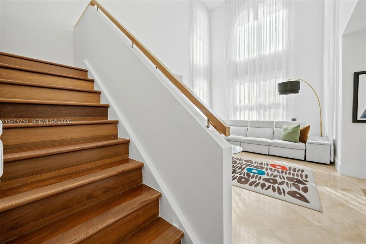 6061 SW 13th St , West Miami, FL 33144 Photo