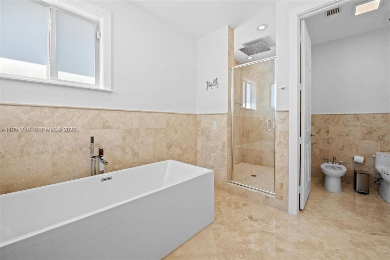 6061 SW 13th St , West Miami, FL 33144 Photo