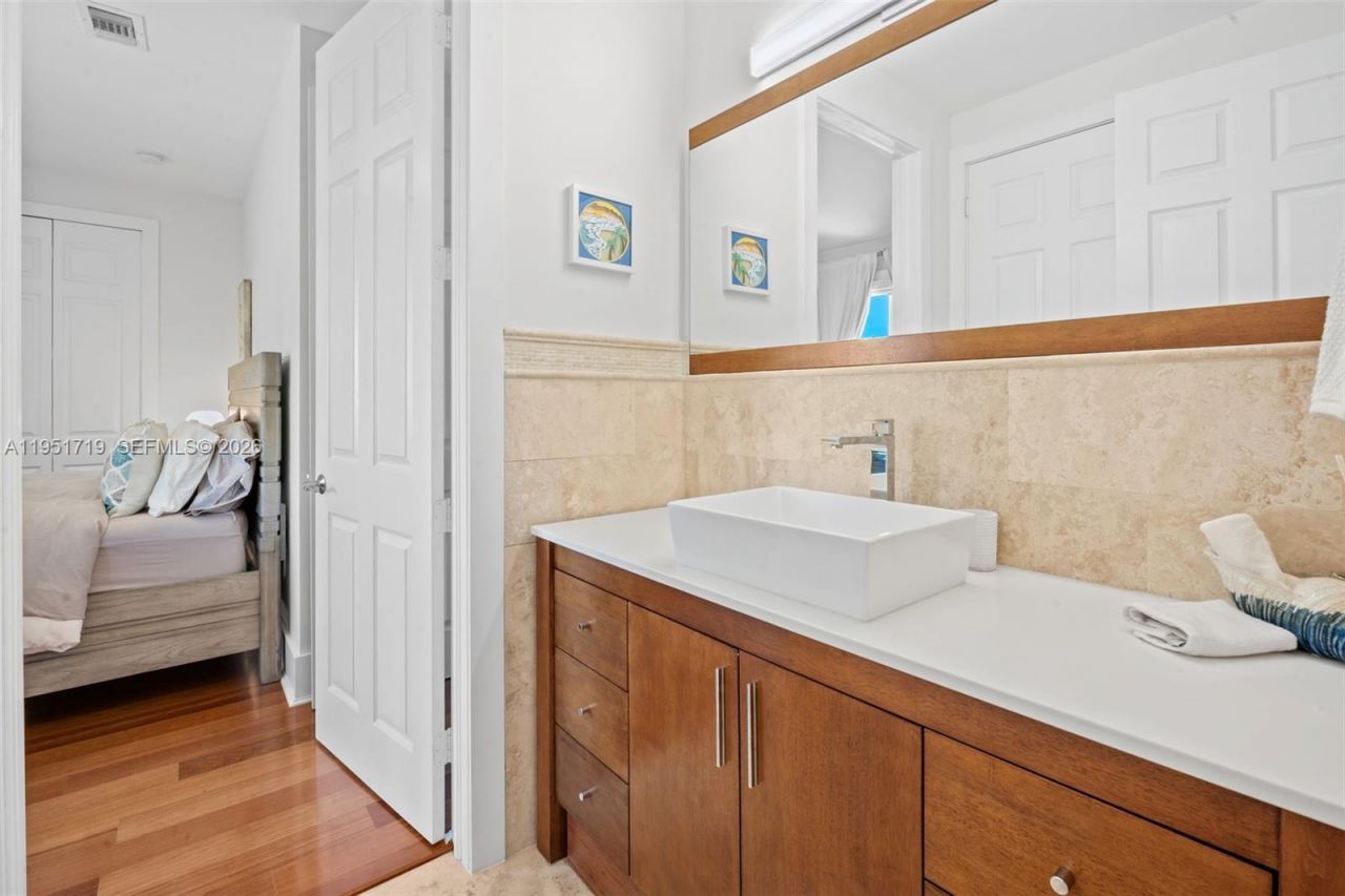 6061 SW 13th St , West Miami, FL 33144 Photo