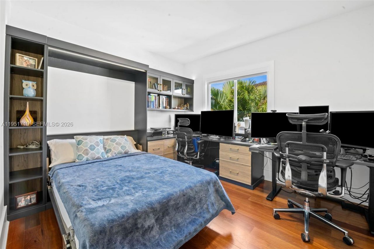 6061 SW 13th St , West Miami, FL 33144 Photo