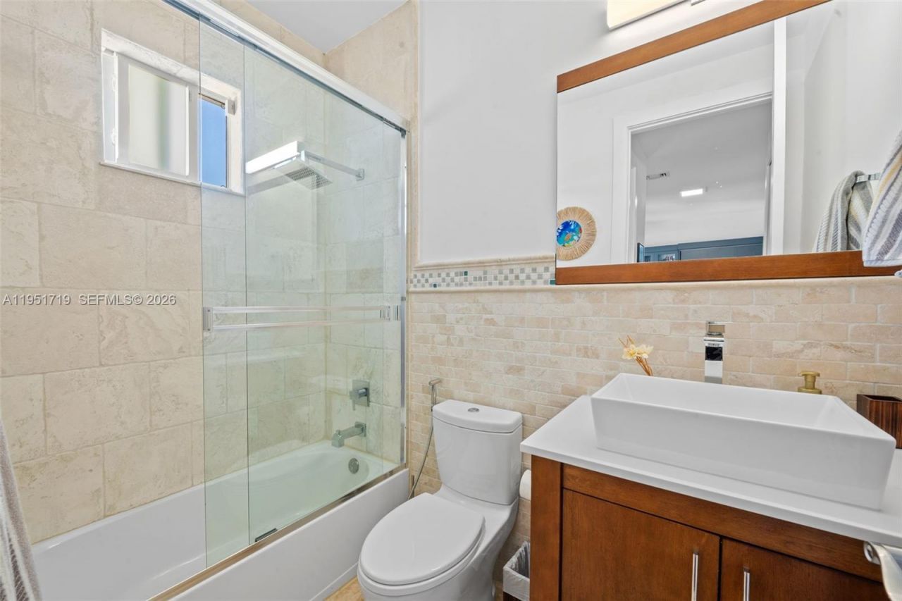 6061 SW 13th St , West Miami, FL 33144 Photo