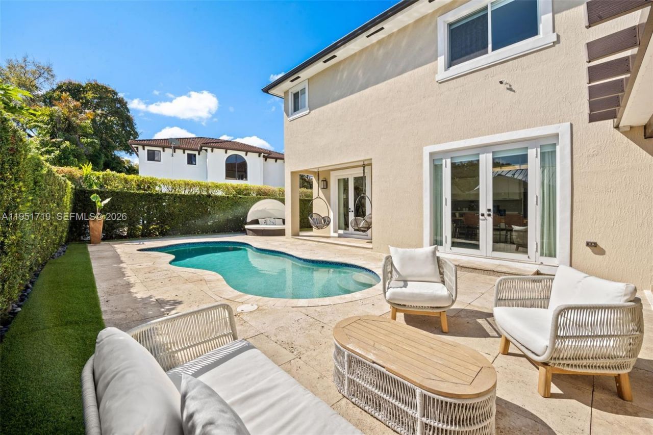 6061 SW 13th St , West Miami, FL 33144 Photo