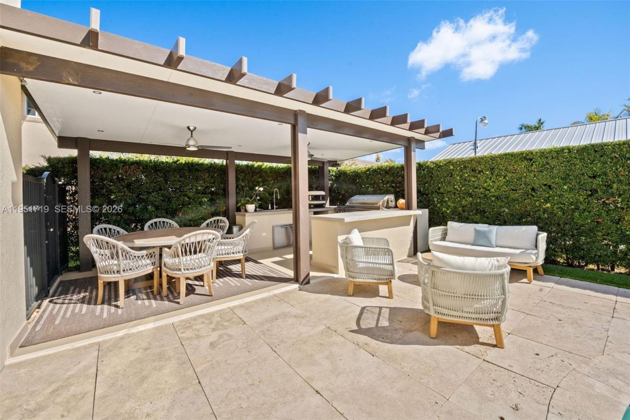 6061 SW 13th St , West Miami, FL 33144 Photo