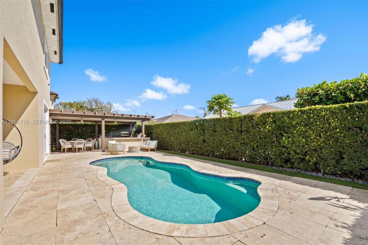 6061 SW 13th St , West Miami, FL 33144 Photo